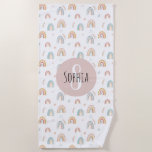 Toalha De Praia Meninas Cachorro Aquarela Cotovelo-Arco-Íris Crian<br><div class="desc">Esta toalha de praia fofinha e branca apresenta arco-íris de cor d'água com flores e botânicos cor-de-rosa e azuis. Este belo cobertor pode ser personalizado com o nome e o monograma da sua garota. O dom minimalista perfeito do arco-íris para qualquer amante do arco-íris!</div>