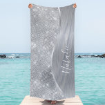 Toalha De Praia Metálico Personalizado Da Glitter De Prata Glam<br><div class="desc">Personalize facilmente este metal escovado prateado e uma toalha de praia com padrão brilhante e glamourosa com o seu próprio nome personalizado.</div>