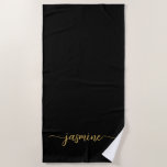 Toalha De Praia Minimalista Nome Monograma Preto Dourado Letra Mai<br><div class="desc">Toalha de praia de verão personalizada com nome monograma feminino minimalista simples e limpo em preto e dourado. Este design apresenta seu primeiro nome em uma linda tipografia de assinatura de letra manuscrita com cauda swash (ou caligrafia) em fundo preto e dourado. São fáceis de personalizar. Ótimo presente feminino e...</div>