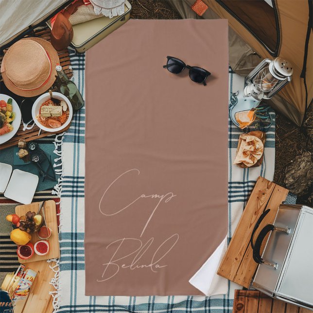 Toalha De Praia Mocha Mousse Camp Bride personalizável (Customizable Mocha Mousse Camp Bride Beach Towel)