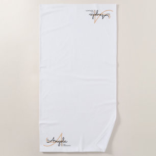 Toalha De Praia monograma à moda no branco simples, limpo & claro