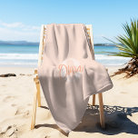 Toalha De Praia Monograma de Letra Maiúscula Rosa Moderno Monocrom<br><div class="desc">Apresentamos nossa toalha de praia com monograma de script moderno em rosa bege monocromático - o epítome do luxo personalizado para suas saídas à praia.</div>