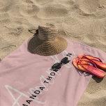 Toalha De Praia Monograma Moderno Elegante Personalizado Com Nome<br><div class="desc">Apresentando nosso monograma moderno e elegante Personalizado com a Name Beach Towel - uma tendência e acessório na moda perfeito para dias de praia, festas de piscina, ou como um presente personalizado. Esta toalha de praia combina um elegante design de monograma moderno com um toque personalizado, criando um aspecto chic...</div>