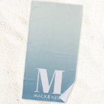 Toalha De Praia Monograma Moderno Nome Inicial Gradiente Aqua Teal<br><div class="desc">Design de nome inicial minimalista da tipografia moderna que pode ser mudado para personalizar. Branco sobre um chalé para aqua fundo de gradiente de oceano azul.</div>