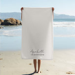 Toalha De Praia Monograma neutro | Na moda minimalista moderno<br><div class="desc">Um simples design de monograma personalizado na moda com uma tipografia moderna e minimalista escrita à mão, emparelhada com uma tipografia de blocos a preto num fundo natural de creme de marfim. O nome do monograma pode ser facilmente personalizado para fazer um design tão único quanto você! O presente ou...</div>
