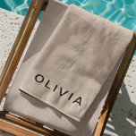 Toalha De Praia Monograma personalizado de bege<br><div class="desc">Relaxe no estilo com esta toalha de praia monográfica bege personalizada. Projetada para conforto e elegância, esta toalha personalizada apresenta suas iniciais em um monograma chic, adicionando um toque pessoal à sua praia ou experiência ao lado do polo. O tecido suave e absorvente é perfeito para secar após uma natação,...</div>