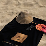 Toalha De Praia Monograma personalizado de ouro negro elegante<br><div class="desc">Monograma elegante de ouro preto de luxo,  monograma personalizado quadrado e toalha de praia de assinatura de script de nome.</div>