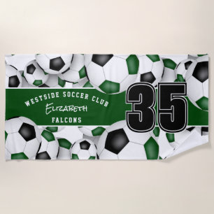 Toalha De Praia Muitas bolas de futebol com cores verdes em preto
