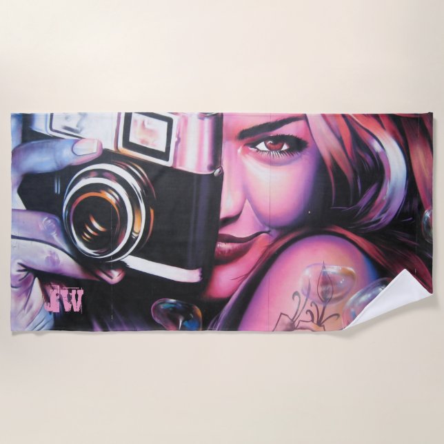Toalha De Praia Mulher Grafitti Monograma com Câmera (Frente)