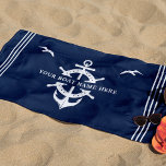 Toalha De Praia Nome da embarcação personalizada Ancoragem das rod<br><div class="desc">Toalha de praia barco náutica lendo seu nome de barco personalizado cercado pelo poço de um navio e ancorando em azul marinho moderno com gaivotas.</div>