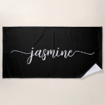 Toalha De Praia Nome de Monograma Preto Minimalista em Letra Maiús<br><div class="desc">Toalha de praia de verão personalizada com monograma preto minimalista feminino simples e limpo com nome e assinatura em letra cursiva. Este design apresenta seu primeiro nome em uma linda tipografia de assinatura com estilo de letra manuscrita com cauda swash (ou caligrafia) em branco sobre fundo preto. São fáceis de...</div>