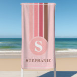 Toalha De Praia Nome do Monograma Cor-de-Rosa e Castanho<br><div class="desc">Retro Stripes Pink e Brown Monograma Name Beach Towel. Personalize este design personalizado com o seu próprio nome.</div>
