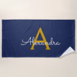Toalha De Praia Nome do Monograma da Rapariga do Script Moderno Do<br><div class="desc">Marinho Blue e Dourado Monograma Name Beach Towel. Isto faz o doce e perfeito aniversário de 16 anos,  casamento,  chá de panela,  aniversário,  chá de fraldas ou festa de solteira presente para alguém que ama luxo de luxo e estilos quíticos.</div>