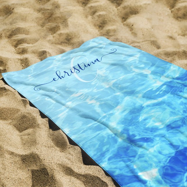 Toalha De Praia Nome do Monograma de Água de Verão da piscina (Pool Party Summer Water Monogram Name Beach Towel)