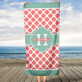 Toalha De Praia Nome do Monograma Personalizado do Coral e do Mint