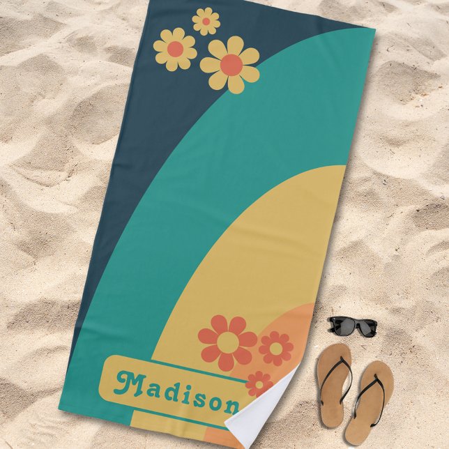 Toalha De Praia Nome Floral Arco Retro (Retro groovy floral personalized name beach towel with simple daisy curve blue yellow orange teal)