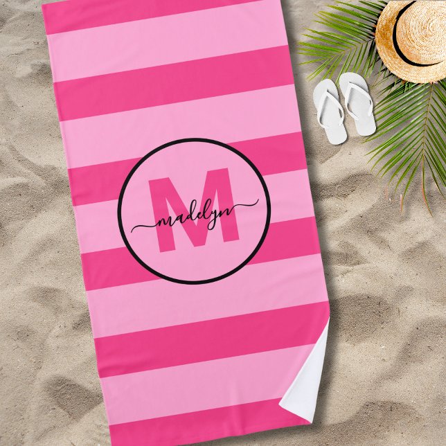 Toalha De Praia Nome Monograma do Script Stripe Girly Rosa (Girly Pink Stripe Script Name Monogram Beach Towel )