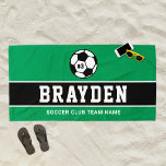 Toalha De Praia Nome Personalizado do Jogador Verde<br><div class="desc">Design de toalha de praia personalizada para crianças e adolescentes apresenta uma bola de futebol personalizada com o número uniforme do jogador, texto personalizado para o primeiro ou sobrenome do jogador e texto moderno para o nome do time do futebol. Faz um presente de favor único para torneios e festas...</div>