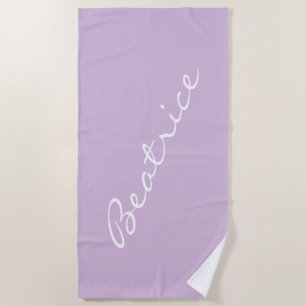 Toalha De Praia Nome Personalizado em Letra Minúscula Pastel Roxo