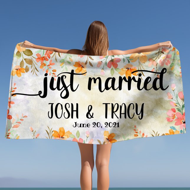 Toalha De Praia Nomes Personalizados Recém-Casados (Watercolor Floral Personalized Names Just Married Beach Towel)
