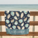 Toalha De Praia Ostra e Pérolas de Aquarela Costeira Personalizada<br><div class="desc">Esta toalha de praia cônica costeira apresenta sorvete macio e ilustrações de ostra aqua aqua-aquarela e pérolas. Perfeito para casas de praia,  abodes costeiros,  ou qualquer pessoa que ame ostras e marisco fresco. Personalize com um nome de família ou um monograma no fundo.</div>