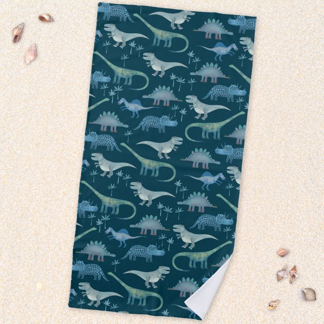 Toalha De Praia Padrão de Dinossauro Verde Escuro (Fun prehistoric dinosaur pattern beach towel for paleontologists of all ages)