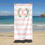 Toalha De Praia Paradise Floral e Stripes Monograma<br><div class="desc">Este design de moda divertida apresenta um fundo branco, cor-de-rosa e listrado, com uma coroa floral colorida. Personalize o design com seu nome e monograma ou outro texto. Use as ferramentas de design para escolher qualquer cor de fundo, editar as fontes de texto e as cores ou carregar suas próprias...</div>