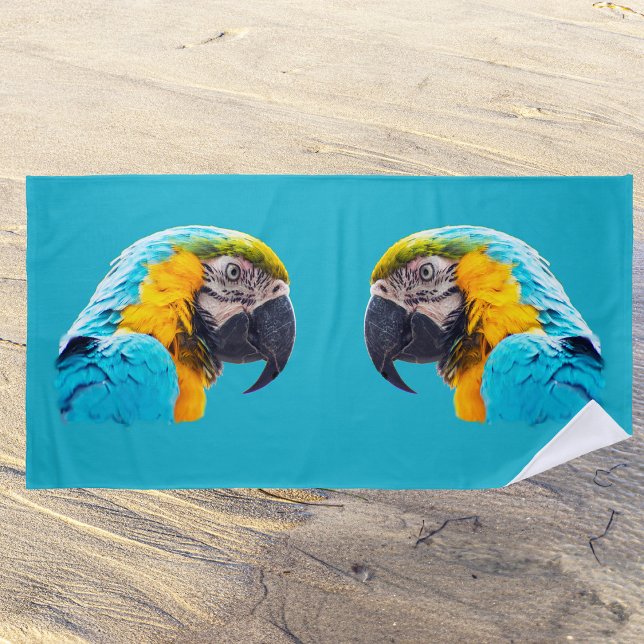 Toalha De Praia Parrot portrait on a turquoise background (Criador carregado)