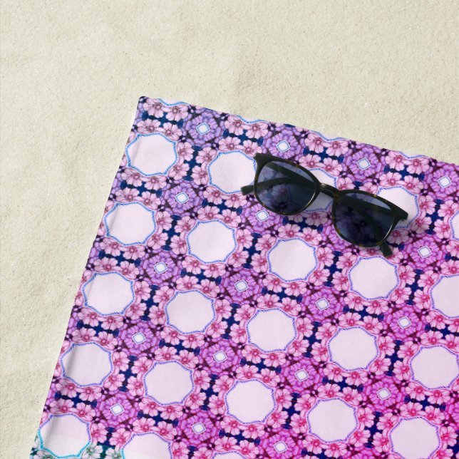 Toalha De Praia Pentes de mel florais: Padrão geométrico de intric (In Situ)