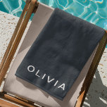 Toalha De Praia Personalizado Azul de Carvões Personalizado<br><div class="desc">Faça uma declaração na praia ou piscina com esta toalha personalizada de praia azul-carvão personalizada. Com uma cor azul-carvão elegante e um tecido suave e absorvente, esta toalha combina estilo e funcionalidade. Perfeito para saltar ao sol, secar após uma natação, ou relaxar pela piscina, essa toalha é prática e elegante....</div>