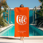 Toalha De Praia Piscina Life Orange<br><div class="desc">Faça uma declaração para sua casa ou dê como presente divertido,  esta toalha laranja de praia apresenta seu nome familiar,  ano estabelecido,  e "as praias do primo da vida Piscina são salgadas" em letras brancas quentes. CORRESPONDENTE a itens e mais cores na nossa coleção.</div>