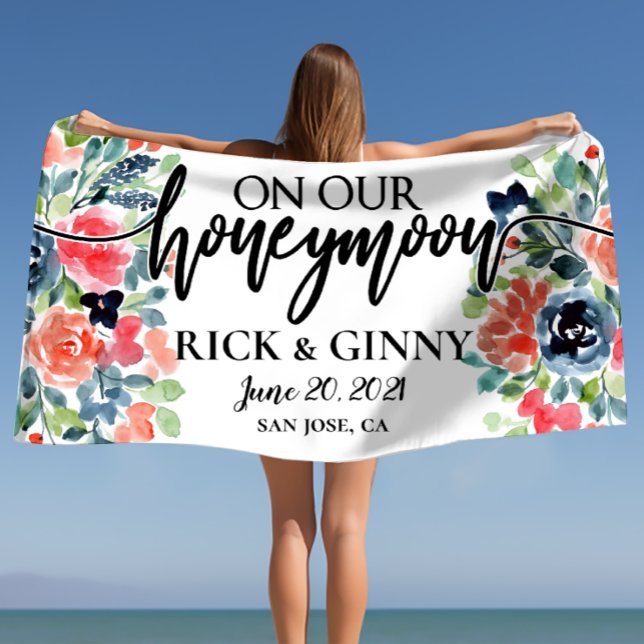 Toalha De Praia Presentes de Mel personalizados Florais Chiques e  (Preppy Chic Floral Honeymoon Gifts Personalized Beach Towel
)
