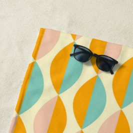 Toalha De Praia Repeating geometric pattern in beige background