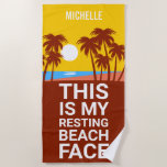 Toalha De Praia Retro Funny Resting Beach Face Name Beach Towel<br><div class="desc">Uma toalha de praia engraçada com um fundo de ilustração de praia de cor ousada,  o engraçado ditado "ESTE É MEU ROSTO DE PRAIA RESTING",  em tipografia branca e personalizada com um nome.</div>