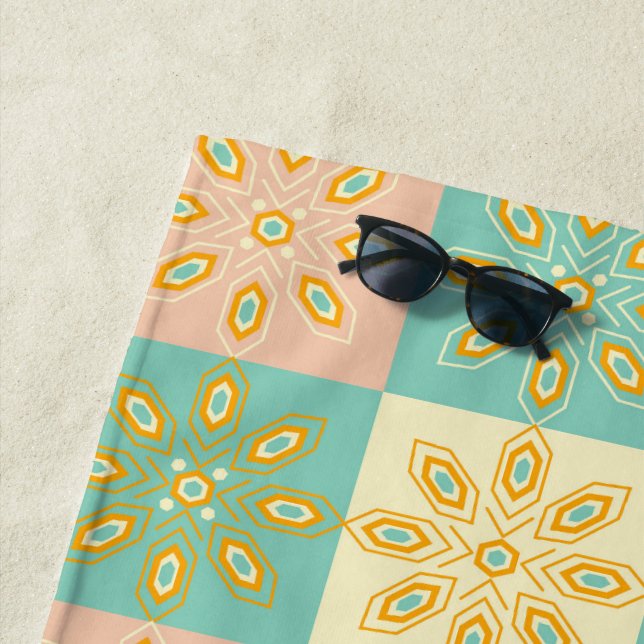 Toalha De Praia Seamless pattern with geometric floral motifs (In Situ)