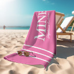 Toalha De Praia Sua e sua "MINA Rosa" personalizada<br><div class="desc">Personalizada a toalha dele e dela,  esta toalha de praia rosa "MINE" personalizada com seu nome faria um presente de excelente para casais,  já que há um "YOURS" correspondente na minha loja.</div>