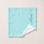 Toalha De Rosto Aqua Blue Teal Modern Script Girly Monographic Nam<br><div class="desc">Toalha De Banho Simples De Leitura Azul Aqua. Isto faz o doce e perfeito aniversário de 16 anos,  casamento,  chá de panela,  aniversário,  chá de fraldas ou festa de solteira presente para alguém que ama luxo de luxo e estilos quíticos.</div>