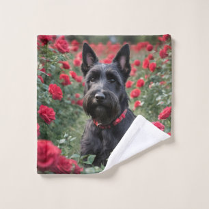 Toalha De Rosto Black Scottish Terrier Nas Rosas vermelhas,
