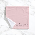 Toalha De Rosto Blush Dusty Pink Modern Script Girly Monograma Nom<br><div class="desc">Blush Dusty Pink Simple Script Monograma Name Bathroom Toel. Isto faz o doce e perfeito aniversário de 16 anos,  casamento,  chá de panela,  aniversário,  chá de fraldas ou festa de solteira presente para alguém que ama luxo de luxo e estilos quíticos.</div>