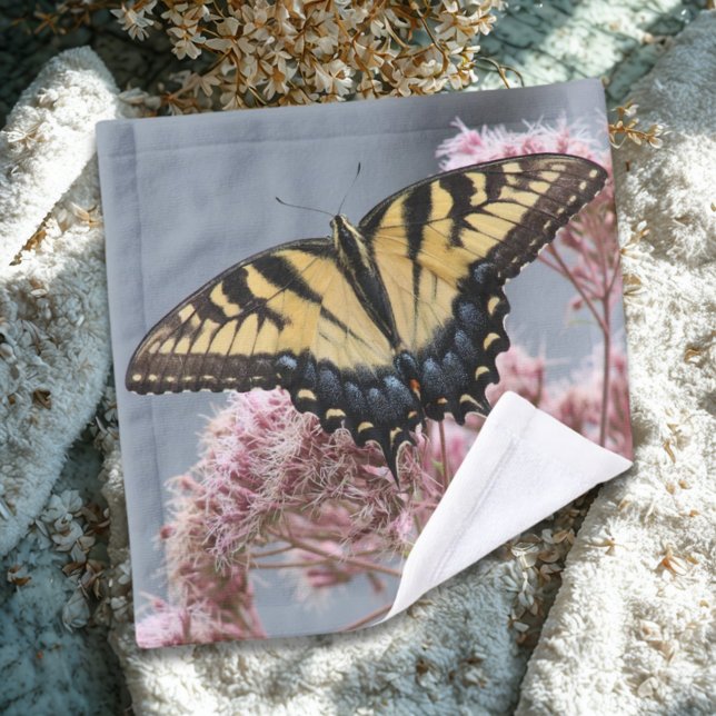 Toalha De Rosto Borboleta-do-mato-pequeno (Tiger Swallowtail Butte (Beautiful rustic nature inspired blue, yellow, and pink nature washcloth with swallowtail butterfly.)