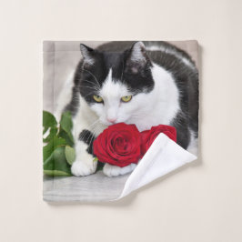 Toalha De Rosto Gato fofo com a rosa vermelha