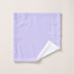 Toalha De Rosto Nome do Monograma da Rapariga de Script Moderno Ro<br><div class="desc">Nome do Monograma Simples e Roxo da lavanda Toalha de Banho. Isto faz o doce e perfeito aniversário de 16 anos,  casamento,  chá de panela,  aniversário,  chá de fraldas ou festa de solteira presente para alguém que ama luxo de luxo e estilos quíticos.</div>