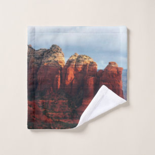 Toalha De Rosto Rocha Pote de café nublado em Sedona Arizona