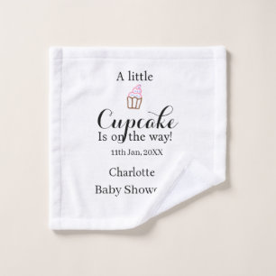 Toalha De Rosto Um pequeno nome do chá de bebê de cupcake está a c