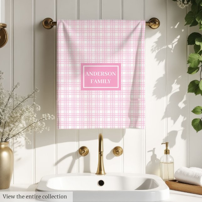 Toalhas de Banho Nome Personalizado Estilo Xadrez  (Custom Name Bath Towels Classic Pink Plaid Style)