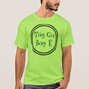 Tome-lhe o t-shirt irlandês fácil