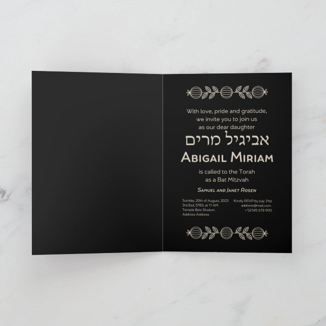 Torah Scroll Dark Hebraico Bat Mitzvah Convite (Interior)