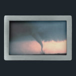 Tornado<br><div class="desc">Um perigoso tornado ou "torção" toca em Oklahoma e é capturado em filme por caçadores de tempestades do Laboratório Nacional de Tempestades Severas da NOAA. Esta torre tem poeira e detritos que se formam na superfície do solo em beco de tornado.</div>
