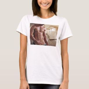 Torso masculino musculoso sem camisa do SlipperyJo