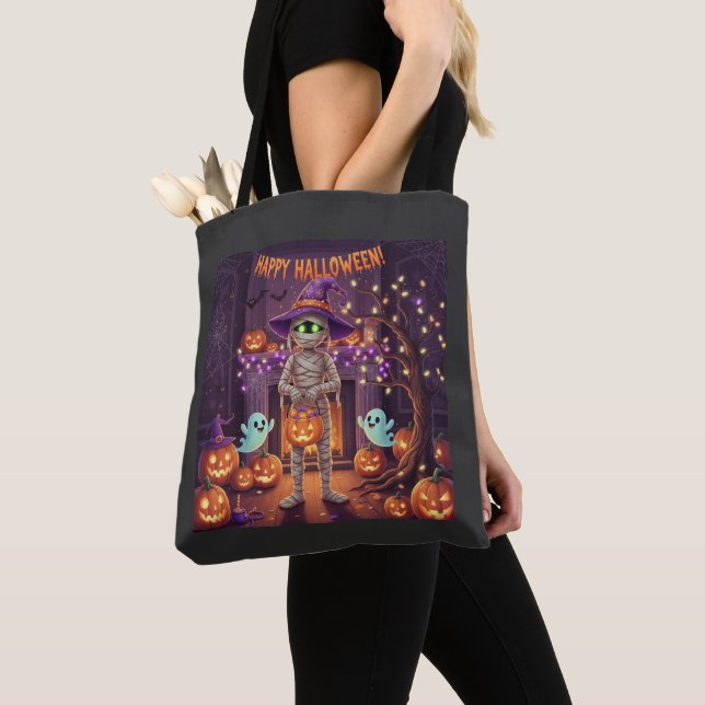 Tote (Close Up)